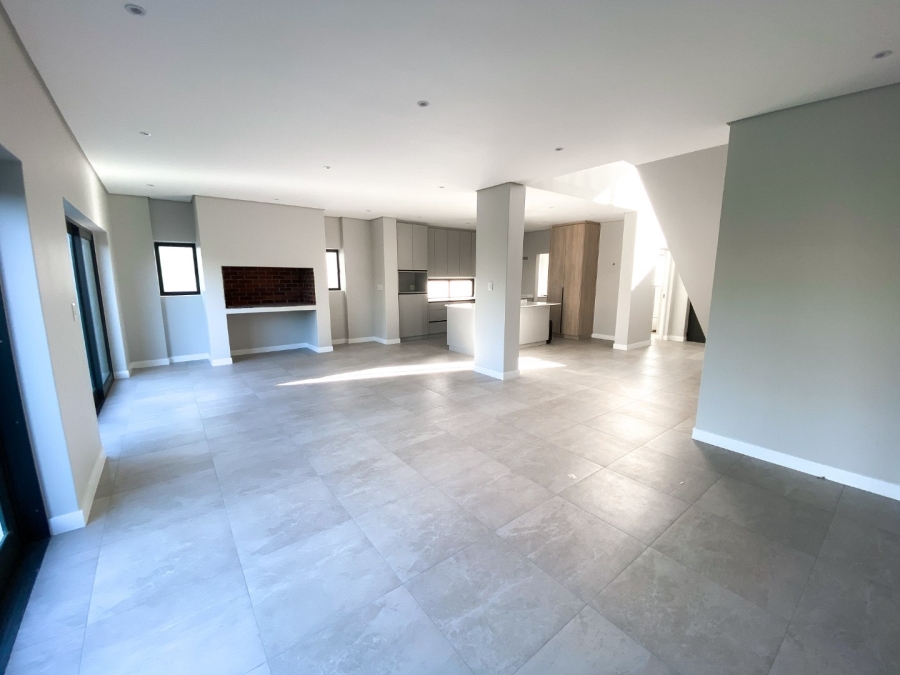 4 Bedroom Property for Sale in Croydon Gardens Estate Western Cape